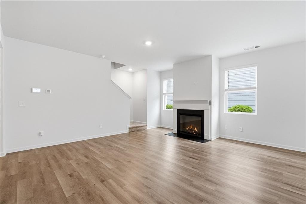 4 bedroom, 3 bathroom, 2,229 sq ft townhouse for sale at 5260 Barberry Avenue, Oakwood, GA 30566 — photo 3