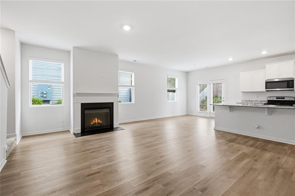 4 bedroom, 3 bathroom, 2,229 sq ft townhouse for sale at 5260 Barberry Avenue, Oakwood, GA 30566 — photo 4