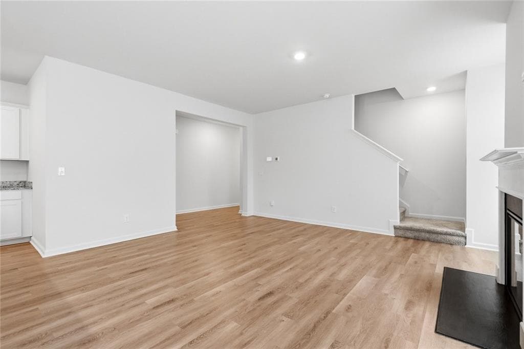 4 bedroom, 3 bathroom, 2,229 sq ft townhouse for sale at 5260 Barberry Avenue, Oakwood, GA 30566 — photo 5
