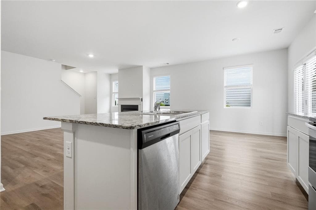 4 bedroom, 3 bathroom, 2,229 sq ft townhouse for sale at 5260 Barberry Avenue, Oakwood, GA 30566 — photo 7