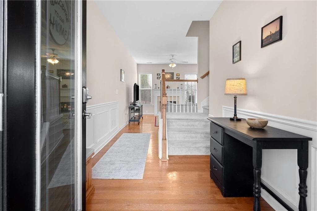 3 bedroom, 3 bathroom, 1,528 sq ft townhouse for sale at 124 Wiley Parc Circle, Woodstock, GA 30188 — photo 2