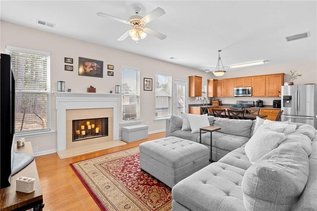 3 bedroom, 3 bathroom, 1,528 sq ft townhouse for sale at 124 Wiley Parc Circle, Woodstock, GA 30188 — photo 3
