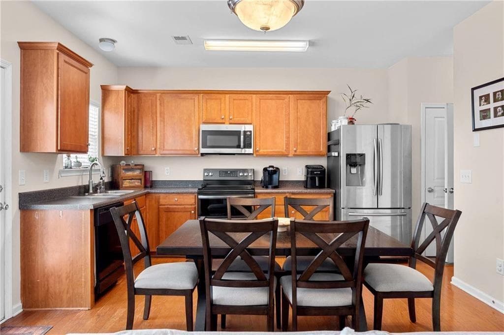 3 bedroom, 3 bathroom, 1,528 sq ft townhouse for sale at 124 Wiley Parc Circle, Woodstock, GA 30188 — photo 6