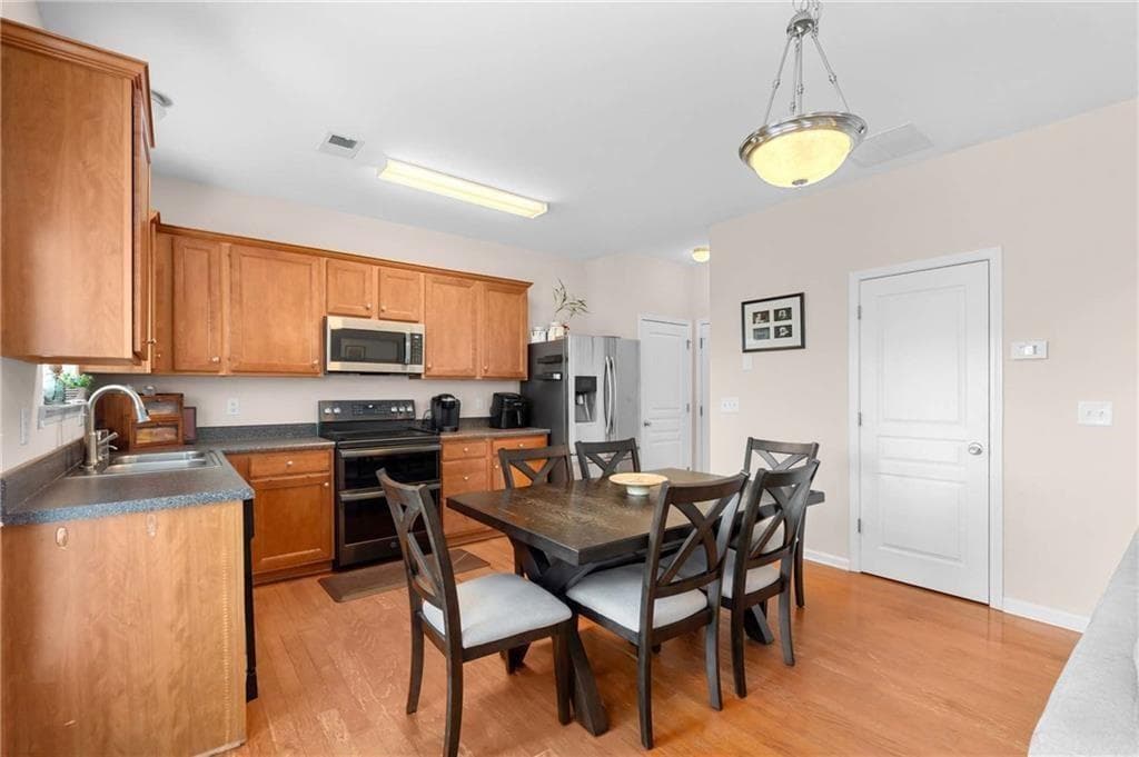 3 bedroom, 3 bathroom, 1,528 sq ft townhouse for sale at 124 Wiley Parc Circle, Woodstock, GA 30188 — photo 7