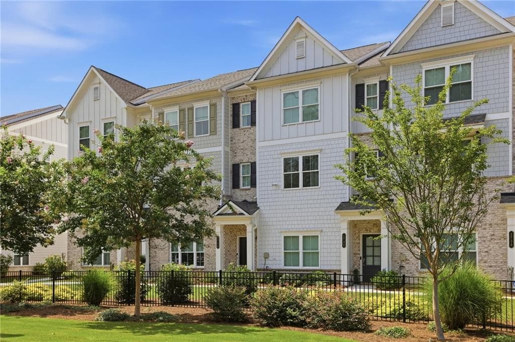 3 bedroom, 4 bathroom, 2,125 sq ft townhouse for sale at 1728 Evenstad Way, Smyrna, GA 30080 — photo 1 of 33