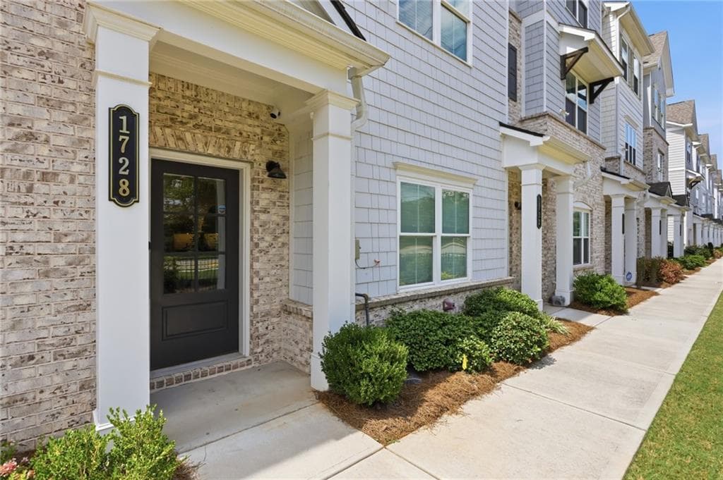 3 bedroom, 4 bathroom, 2,125 sq ft townhouse for sale at 1728 Evenstad Way, Smyrna, GA 30080 — photo 2