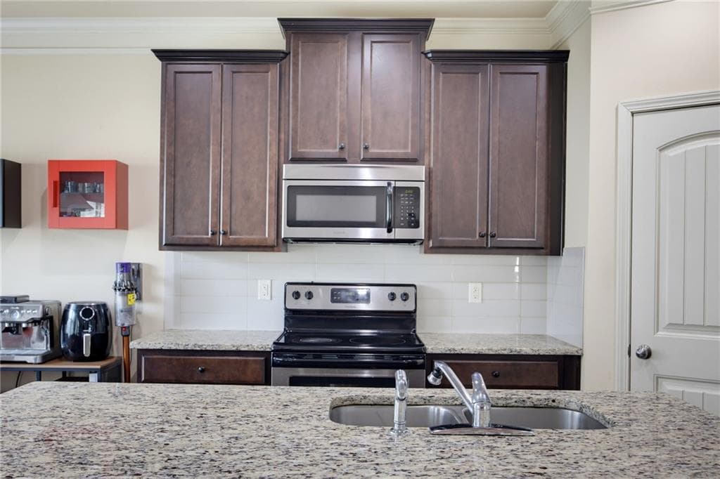 3 bedroom, 3 bathroom, 2,220 sq ft single family residence for sale at 2978 Woodward Down Trail, Buford, GA 30519 — photo 5