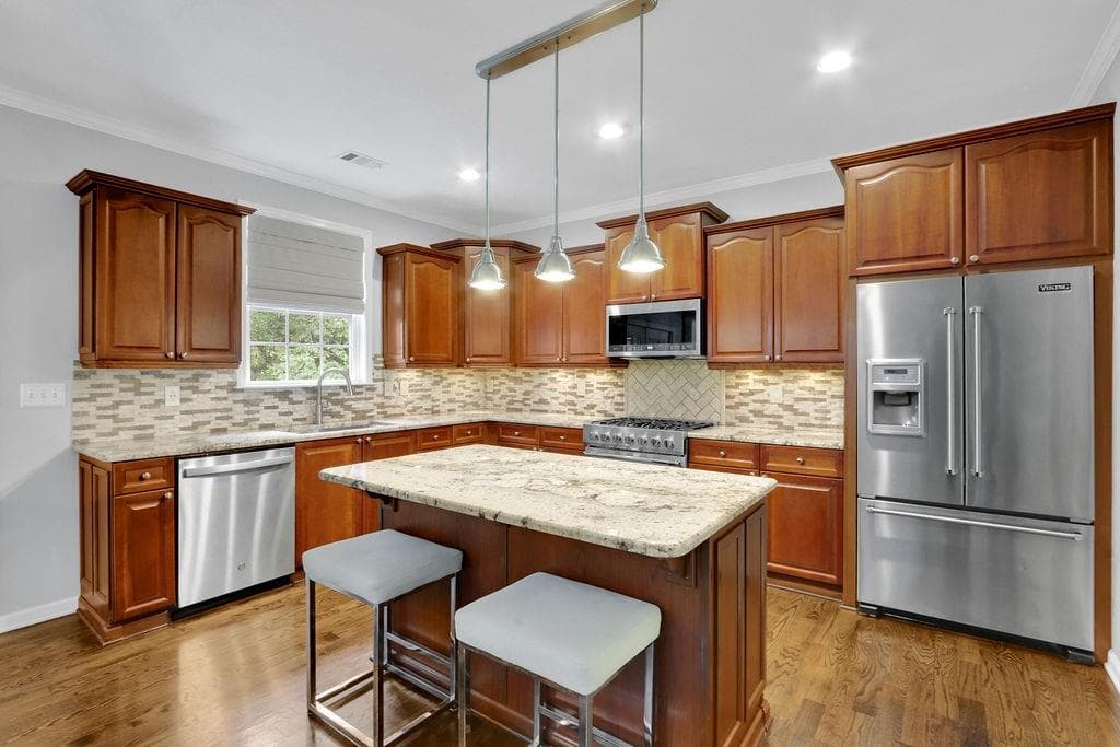 4 bedroom, 5 bathroom, 4,706 sq ft single family residence for sale at 923 Van Briggle Path, Sugar Hill, GA 30518 — photo 5