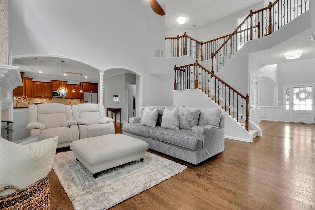 4 bedroom, 5 bathroom, 4,706 sq ft single family residence for sale at 923 Van Briggle Path, Sugar Hill, GA 30518 — photo 3