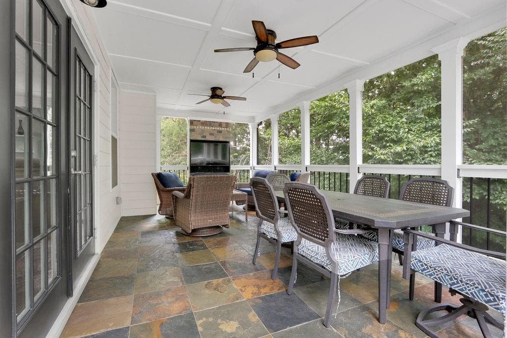 4 bedroom, 5 bathroom, 4,706 sq ft single family residence for sale at 923 Van Briggle Path, Sugar Hill, GA 30518 — photo 6