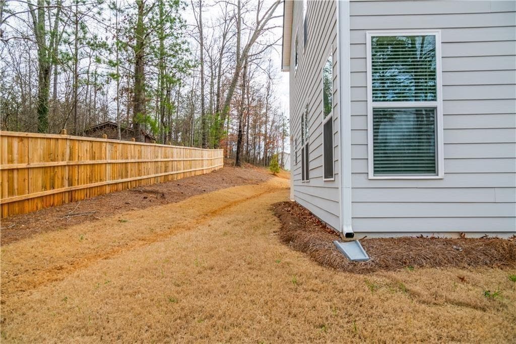 3 bedroom, 3 bathroom, 1,467 sq ft single family residence for sale at 4700 Blake Loop, Atlanta, GA 30349 — photo 4