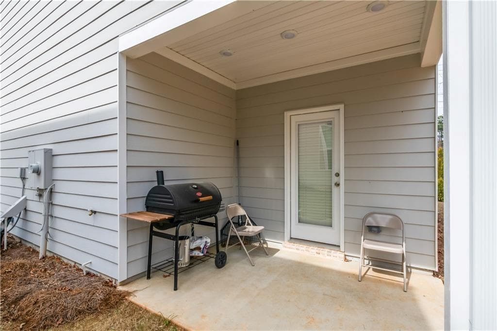 3 bedroom, 3 bathroom, 1,467 sq ft single family residence for sale at 4700 Blake Loop, Atlanta, GA 30349 — photo 5
