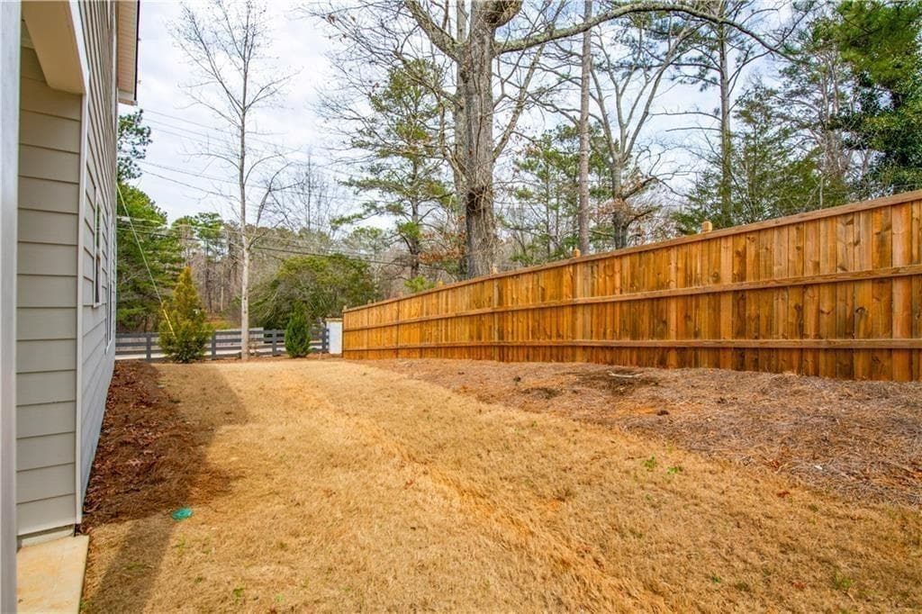 3 bedroom, 3 bathroom, 1,467 sq ft single family residence for sale at 4700 Blake Loop, Atlanta, GA 30349 — photo 6