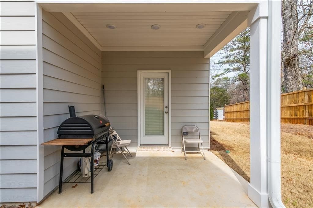3 bedroom, 3 bathroom, 1,467 sq ft single family residence for sale at 4700 Blake Loop, Atlanta, GA 30349 — photo 7
