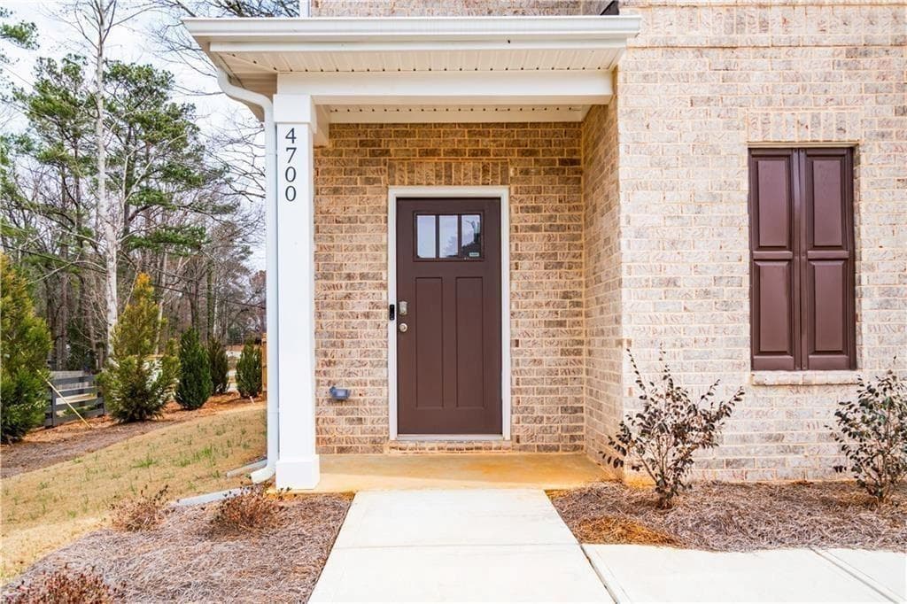 3 bedroom, 3 bathroom, 1,467 sq ft single family residence for sale at 4700 Blake Loop, Atlanta, GA 30349 — photo 10