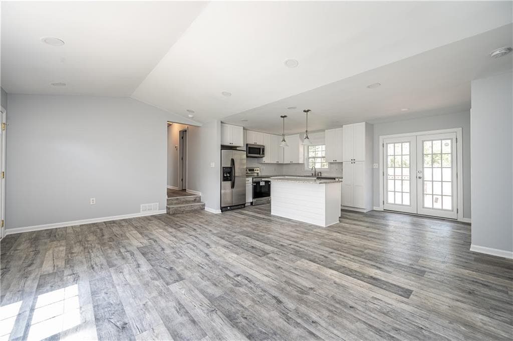 3 bedroom, 2 bathroom, 1,536 sq ft single family residence for rent at 405 Concord Woods Drive, Smyrna, GA 30082 for $2,500 a month — photo 3