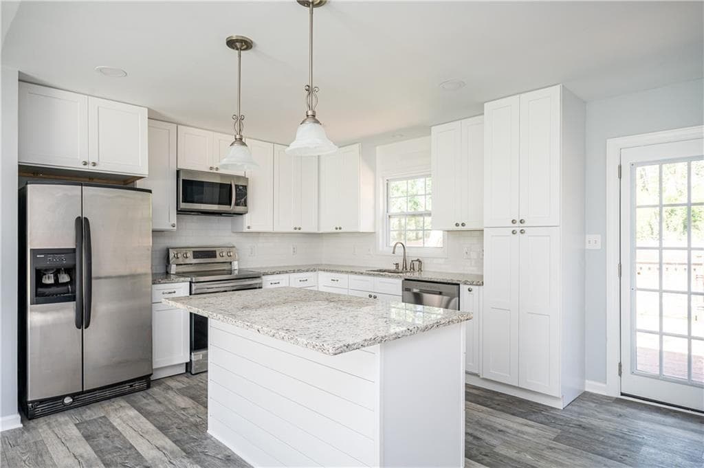 3 bedroom, 2 bathroom, 1,536 sq ft single family residence for rent at 405 Concord Woods Drive, Smyrna, GA 30082 for $2,500 a month — photo 7