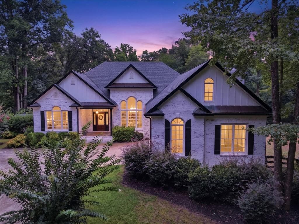 4 bedroom, 5 bathroom, 5,107 sq ft single family residence for sale at 8665 Bay Drive, Gainesville, GA 30506 — photo 2