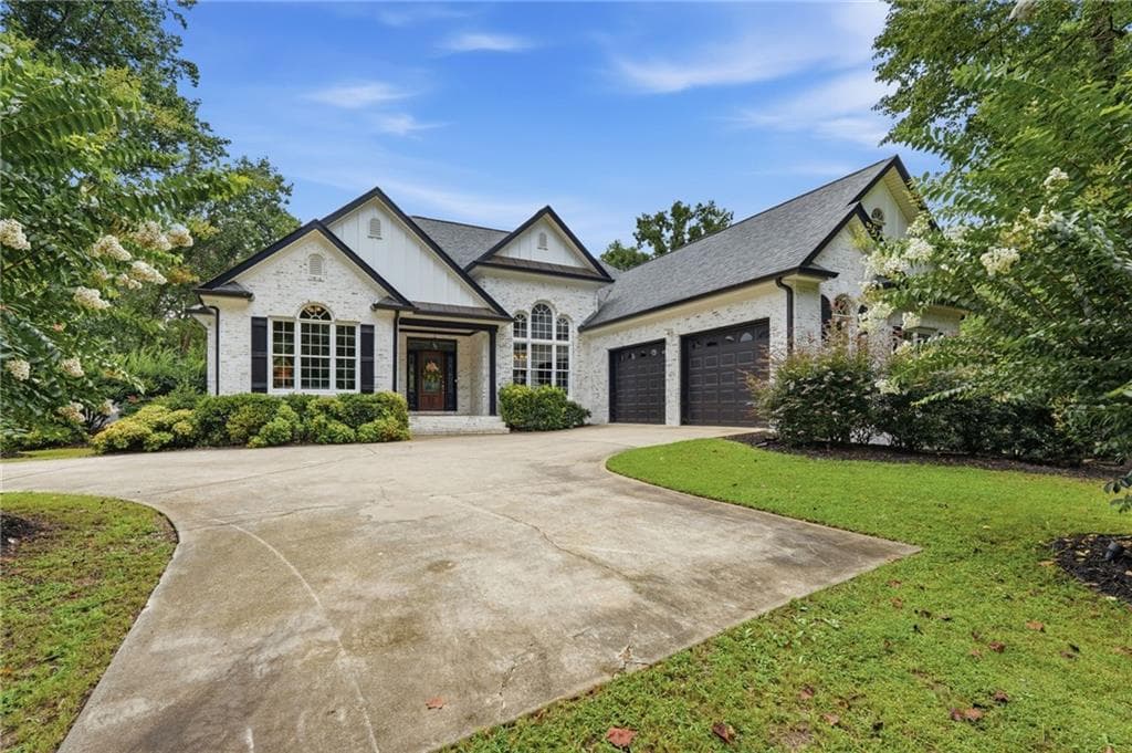 4 bedroom, 5 bathroom, 5,107 sq ft single family residence for sale at 8665 Bay Drive, Gainesville, GA 30506 — photo 4
