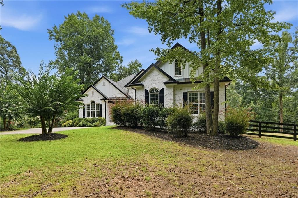 4 bedroom, 5 bathroom, 5,107 sq ft single family residence for sale at 8665 Bay Drive, Gainesville, GA 30506 — photo 5