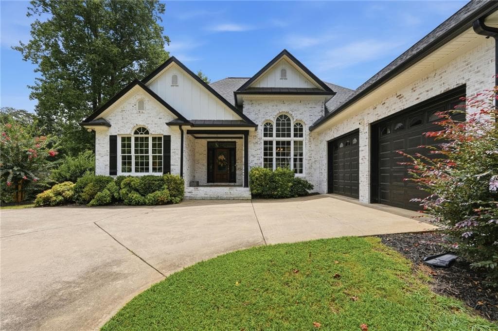 4 bedroom, 5 bathroom, 5,107 sq ft single family residence for sale at 8665 Bay Drive, Gainesville, GA 30506 — photo 6