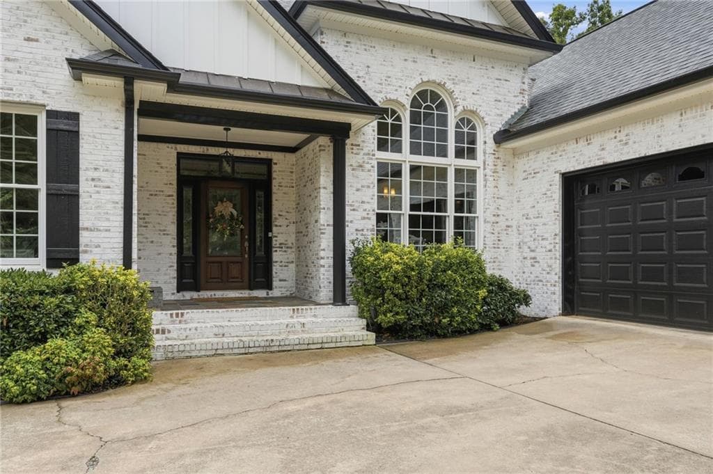 4 bedroom, 5 bathroom, 5,107 sq ft single family residence for sale at 8665 Bay Drive, Gainesville, GA 30506 — photo 7