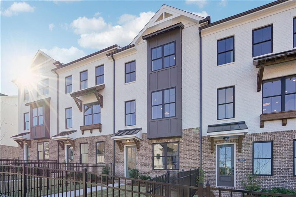 3 bedroom, 4 bathroom, 1,978 sq ft townhouse for sale at 659 Silva Street 142, Cumming, GA 30040 — photo 2
