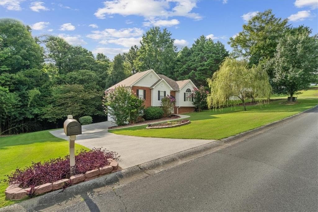 3 bedroom, 2 bathroom, 1,879 sq ft single family residence for sale at 130 Orchard Way, Calhoun, GA 30701 — photo 1 of 39