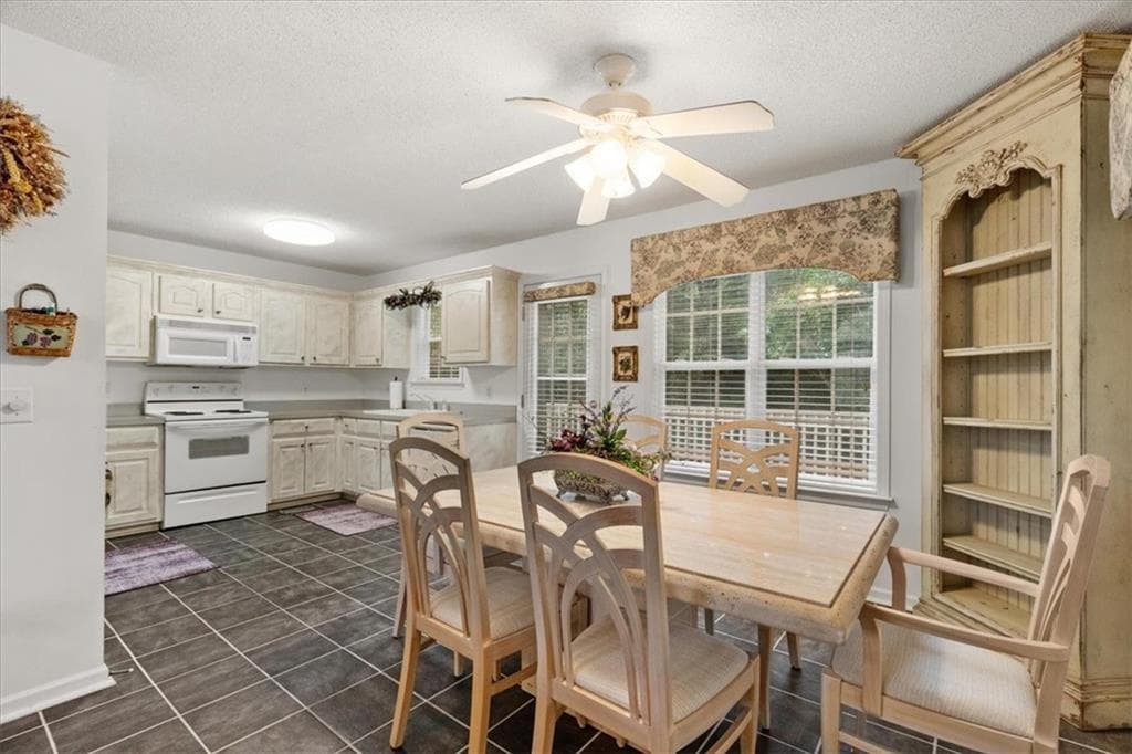 3 bedroom, 2 bathroom, 1,879 sq ft single family residence for sale at 130 Orchard Way, Calhoun, GA 30701 — photo 7
