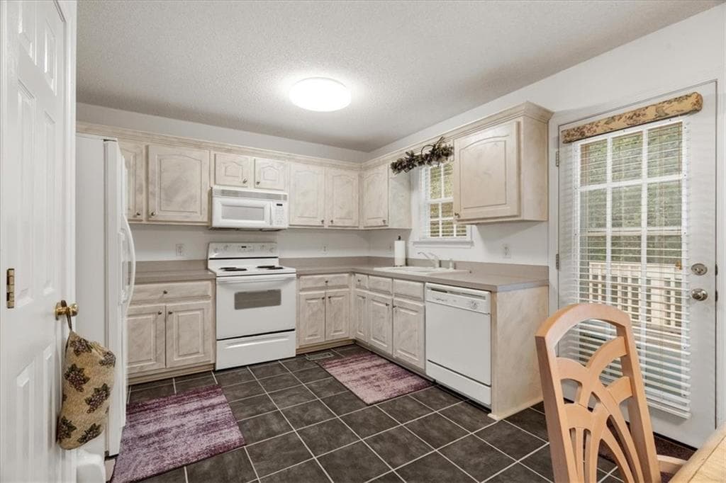 3 bedroom, 2 bathroom, 1,879 sq ft single family residence for sale at 130 Orchard Way, Calhoun, GA 30701 — photo 8