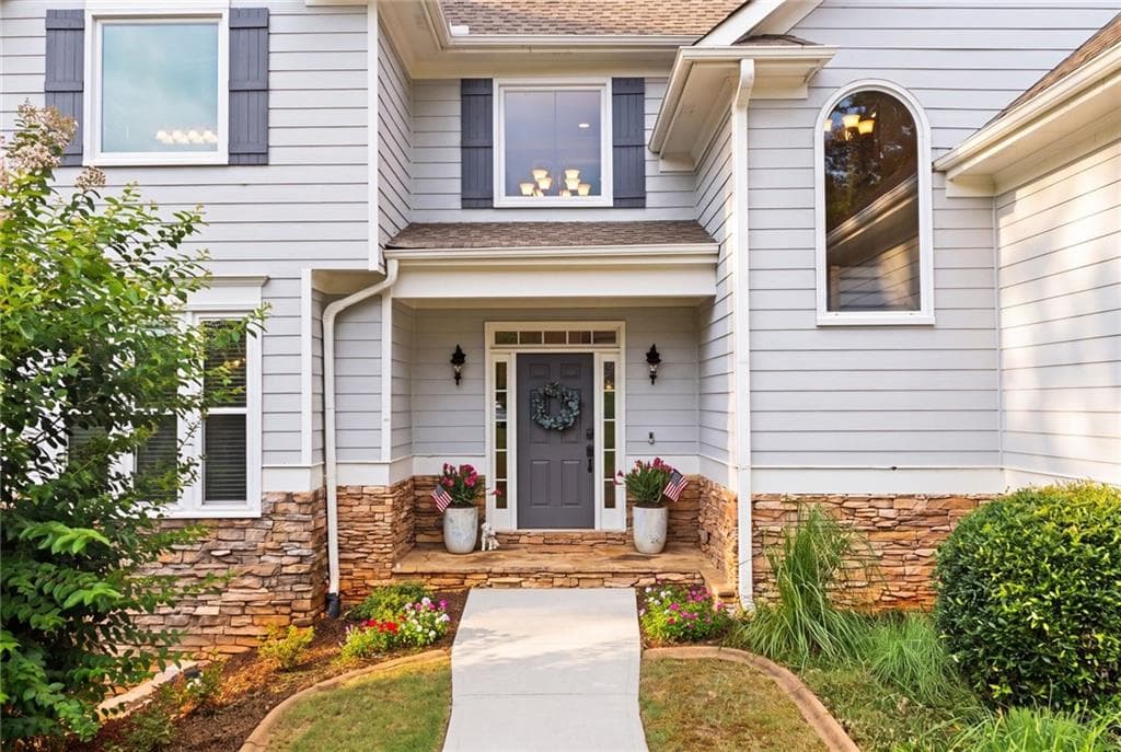 5 bedroom, 5 bathroom, 5,205 sq ft single family residence under contract at 915 Sentry Ridge Crossing, Suwanee, GA 30024 — photo 3