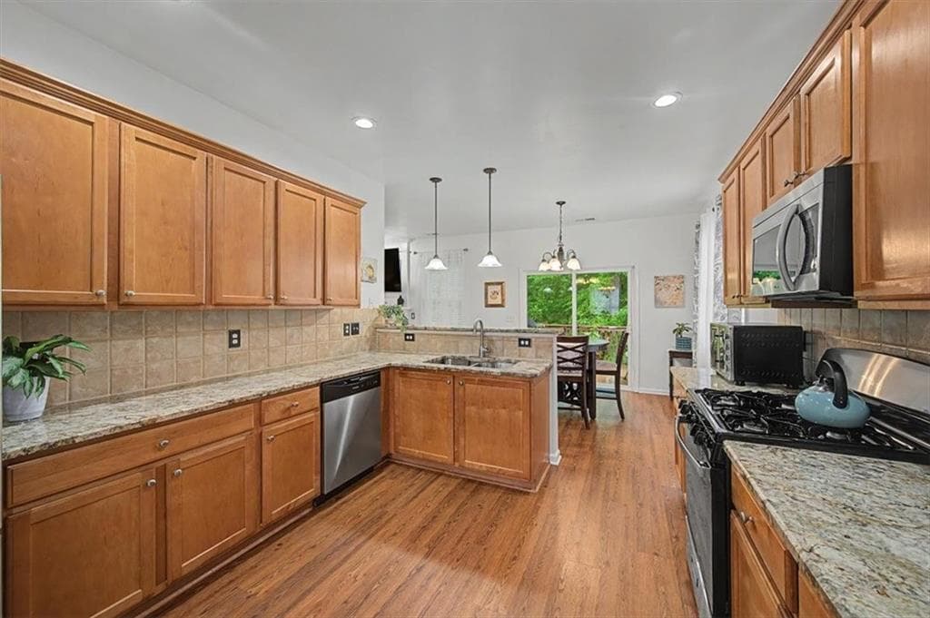 4 bedroom, 3 bathroom, 2,596 sq ft single family residence under contract at 4363 Walforde Boulevard, Acworth, GA 30101 — photo 6