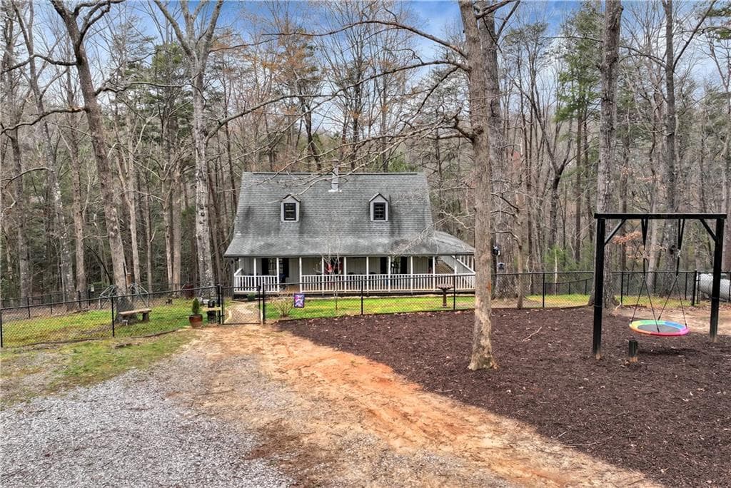 2 bedroom, 2 bathroom, 1,332 sq ft single family residence for rent at 353 Broken Arrow Trail, Dahlonega, GA 30533 for $1,900 a month — photo 1 of 22