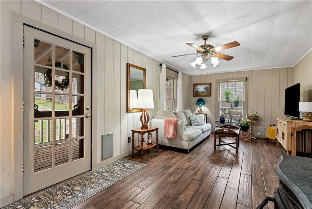 2 bedroom, 2 bathroom, 1,332 sq ft single family residence for rent at 353 Broken Arrow Trail, Dahlonega, GA 30533 for $1,900 a month — photo 4