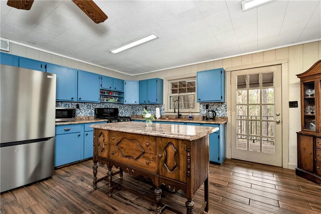 2 bedroom, 2 bathroom, 1,332 sq ft single family residence for rent at 353 Broken Arrow Trail, Dahlonega, GA 30533 for $1,900 a month — photo 6