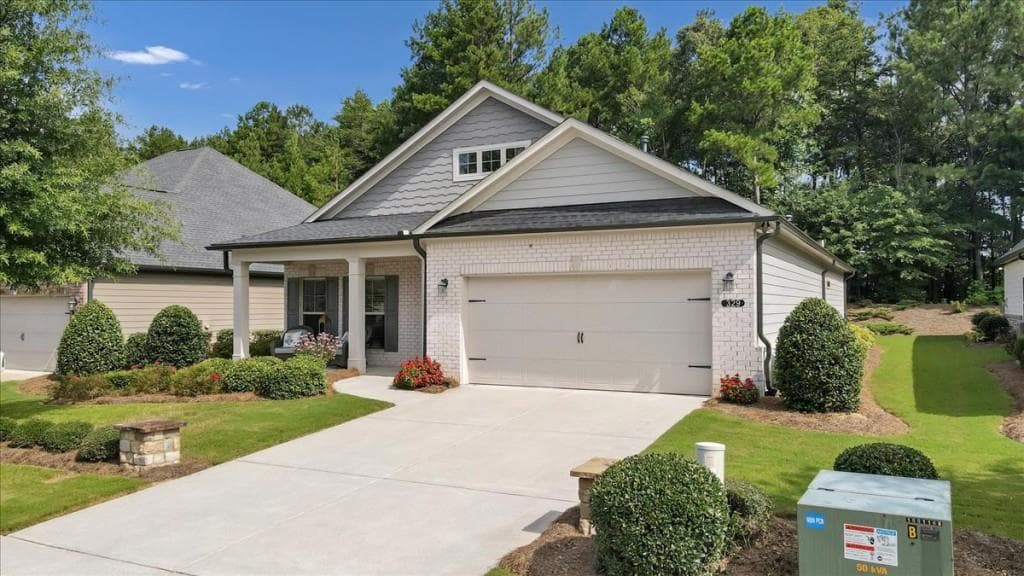 2 bedroom, 2 bathroom, 1,912 sq ft single family residence under contract at 329 Ellington Drive, Canton, GA 30115 — photo 2