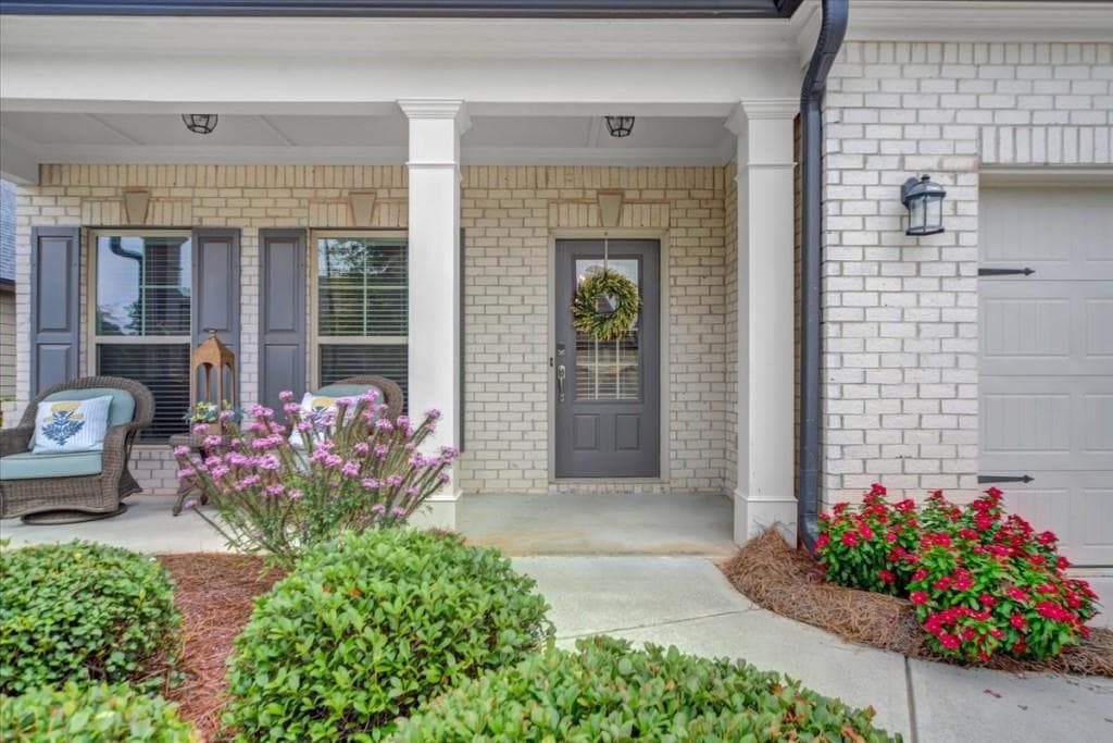 2 bedroom, 2 bathroom, 1,912 sq ft single family residence under contract at 329 Ellington Drive, Canton, GA 30115 — photo 3