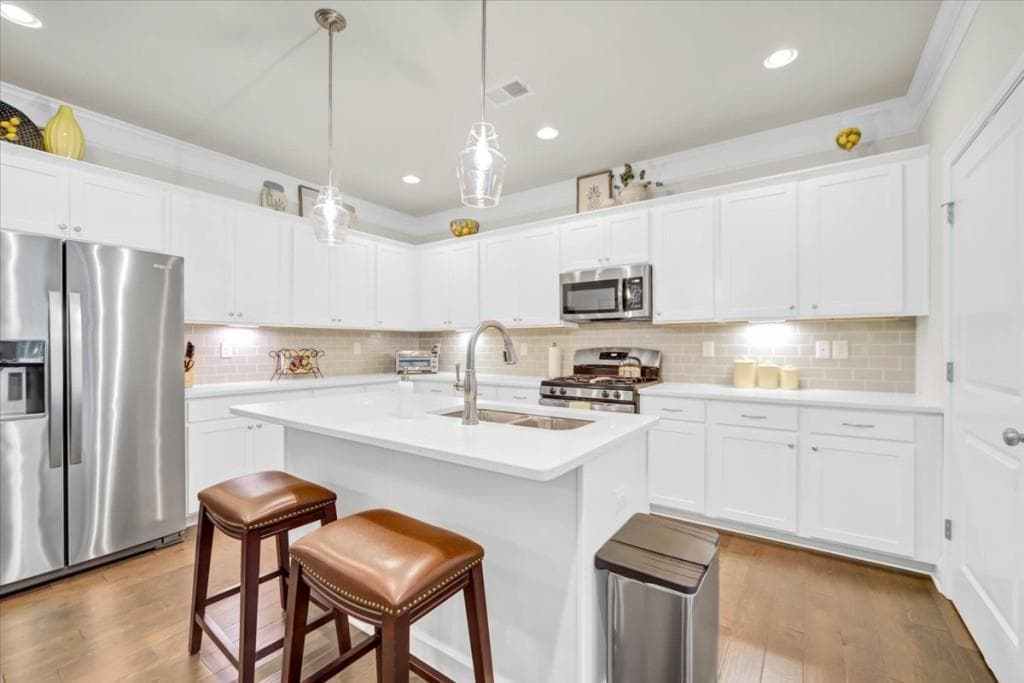 2 bedroom, 2 bathroom, 1,912 sq ft single family residence under contract at 329 Ellington Drive, Canton, GA 30115 — photo 9