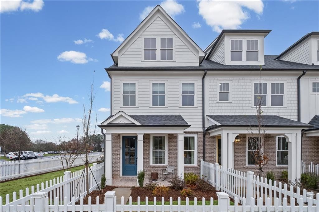 3 bedroom, 3 bathroom, 1,912 sq ft townhouse for sale at 228 Village Overlook L1, Canton, GA 30114