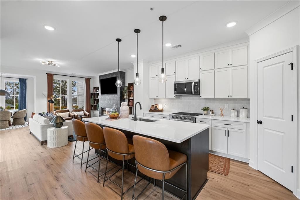 3 bedroom, 3 bathroom, 1,912 sq ft townhouse for sale at 228 Village Overlook L1, Canton, GA 30114 — photo 4