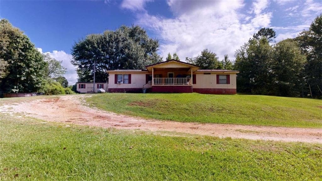 5 bedroom, 2 bathroom, 1,680 sq ft single family residence for sale at 93727 Highway 9, Lineville, AL 36266 — photo 2