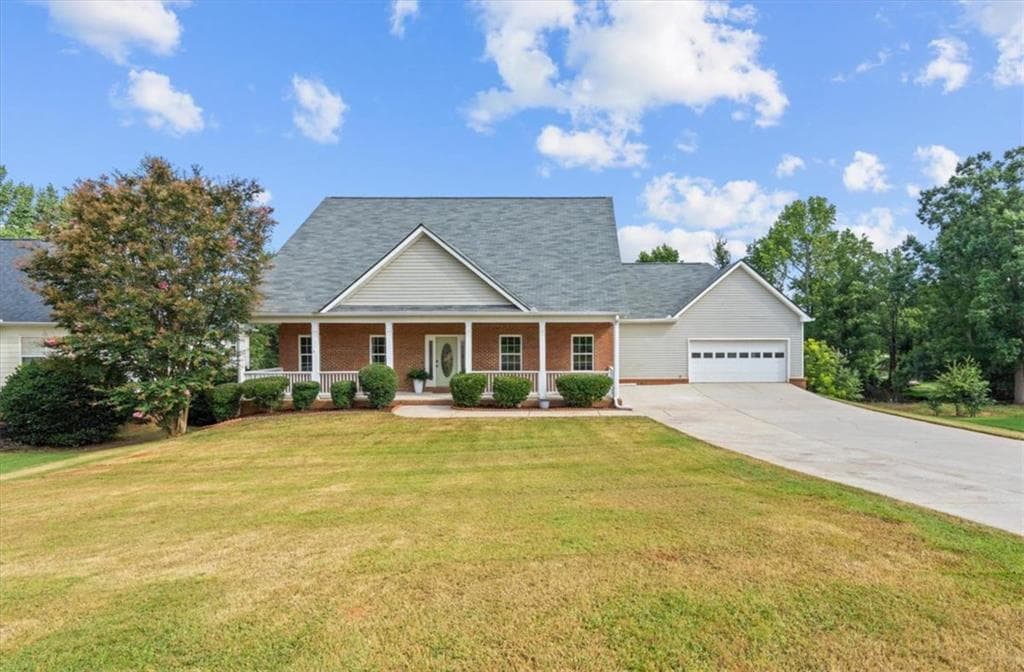 4 bedroom, 4 bathroom, 3,200 sq ft single family residence for sale at 120 Camilla Drive, Carrollton, GA 30116 — photo 2