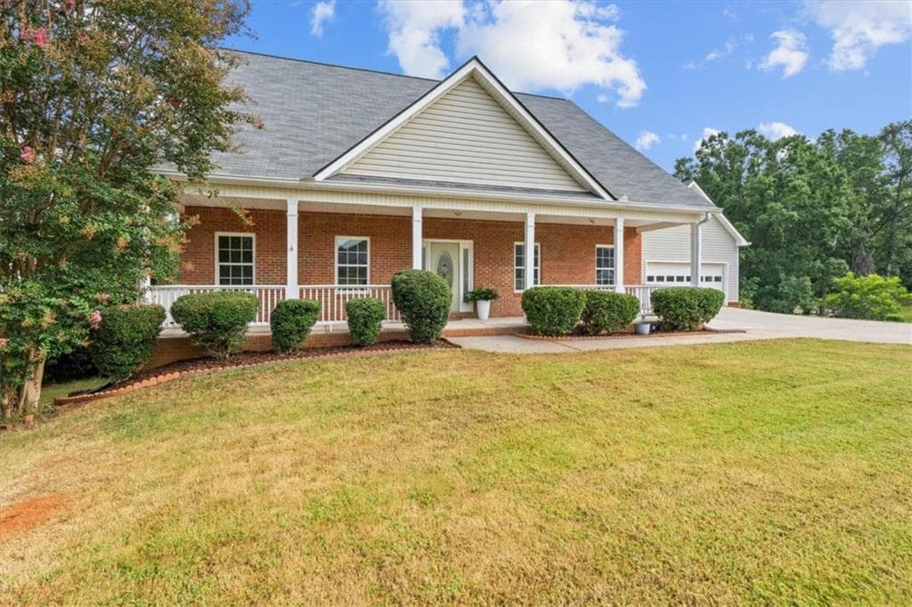 4 bedroom, 4 bathroom, 3,200 sq ft single family residence for sale at 120 Camilla Drive, Carrollton, GA 30116 — photo 4