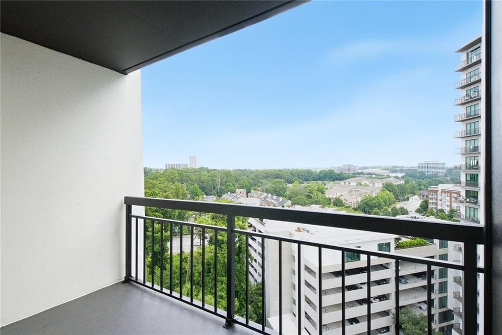 2 bedroom, 2 bathroom, 1,230 sq ft condominium for sale at 3481 Lakeside Drive 1702, Atlanta, GA 30326 — photo 3