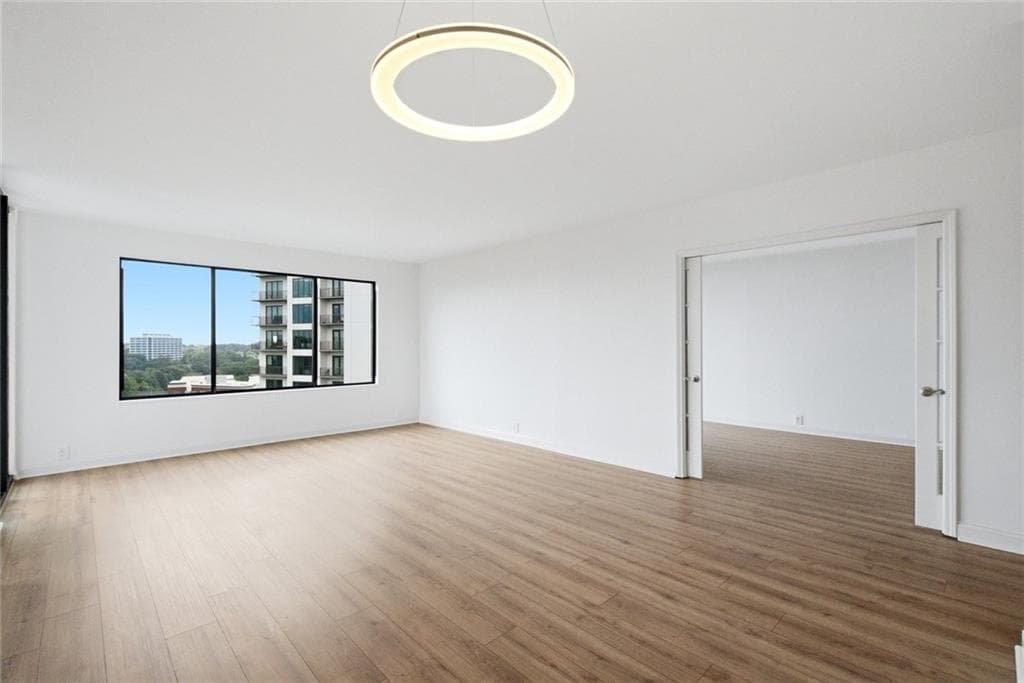 2 bedroom, 2 bathroom, 1,230 sq ft condominium for sale at 3481 Lakeside Drive 1702, Atlanta, GA 30326 — photo 7