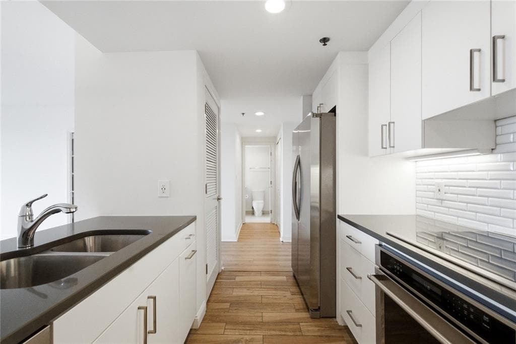 2 bedroom, 2 bathroom, 1,230 sq ft condominium for sale at 3481 Lakeside Drive 1702, Atlanta, GA 30326 — photo 10