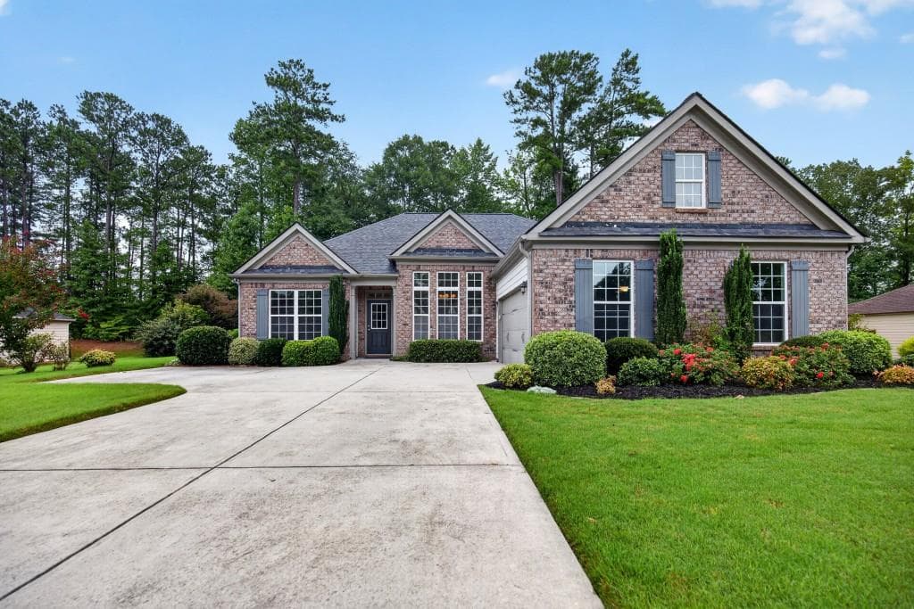 3 bedroom, 3 bathroom, 2,254 sq ft single family residence for sale at 155 Savannah Drive, Senoia, GA 30276 — photo 3