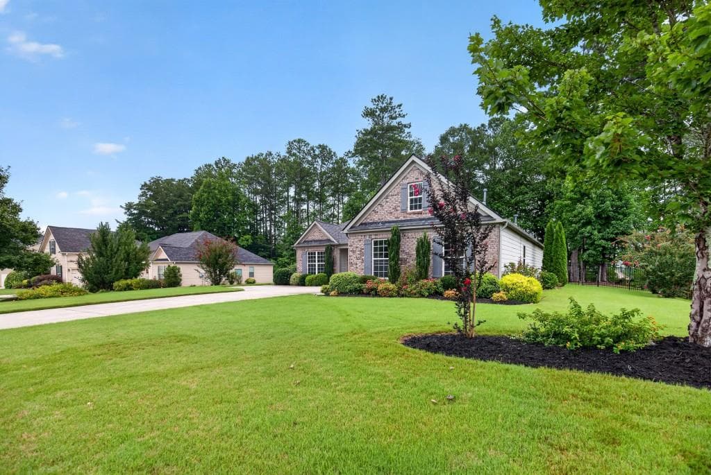 3 bedroom, 3 bathroom, 2,254 sq ft single family residence for sale at 155 Savannah Drive, Senoia, GA 30276 — photo 5