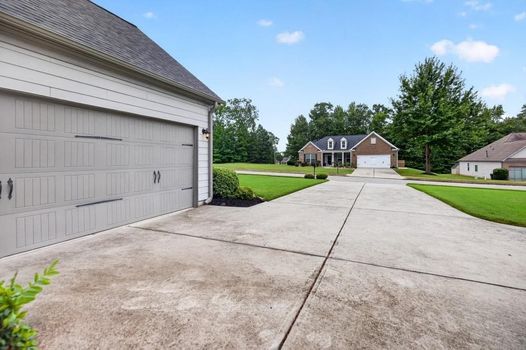 3 bedroom, 3 bathroom, 2,254 sq ft single family residence for sale at 155 Savannah Drive, Senoia, GA 30276 — photo 6