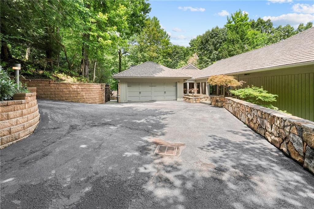9 bedroom, 8 bathroom, 8,748 sq ft single family residence for sale at 202 Sanderlin Mountain Drive, Big Canoe, GA 30143 — photo 5